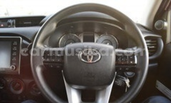 Buy Used Toyota Hilux White Car in Beitbridge in Matabeleland South Buy Used Toyota Hilux White Car in Beitbridge in Matabeleland South