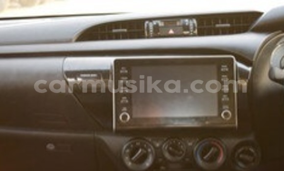 Buy Used Toyota Hilux White Car in Beitbridge in Matabeleland South Buy Used Toyota Hilux White Car in Beitbridge in Matabeleland South