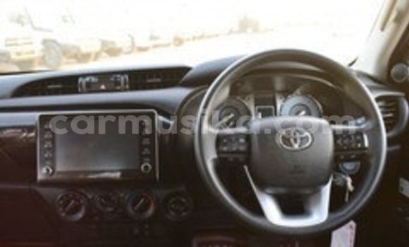 Buy Used Toyota Hilux White Car in Beitbridge in Matabeleland South Buy Used Toyota Hilux White Car in Beitbridge in Matabeleland South