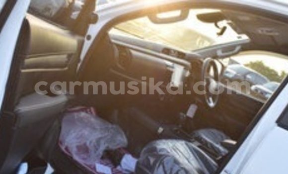 Buy Used Toyota Hilux White Car in Beitbridge in Matabeleland South Buy Used Toyota Hilux White Car in Beitbridge in Matabeleland South