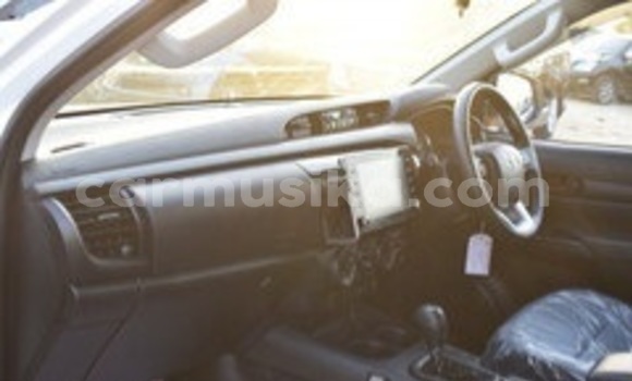 Buy Used Toyota Hilux White Car in Beitbridge in Matabeleland South Buy Used Toyota Hilux White Car in Beitbridge in Matabeleland South