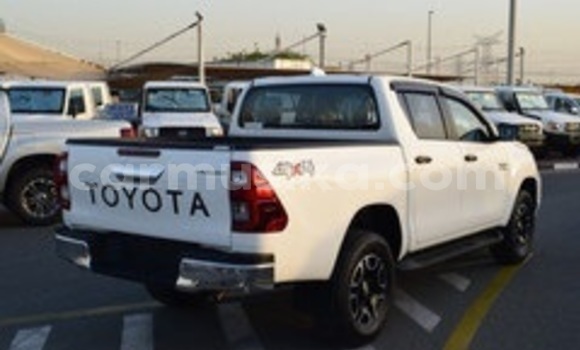 Buy Used Toyota Hilux White Car in Beitbridge in Matabeleland South Buy Used Toyota Hilux White Car in Beitbridge in Matabeleland South