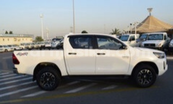 Buy Used Toyota Hilux White Car in Beitbridge in Matabeleland South Buy Used Toyota Hilux White Car in Beitbridge in Matabeleland South