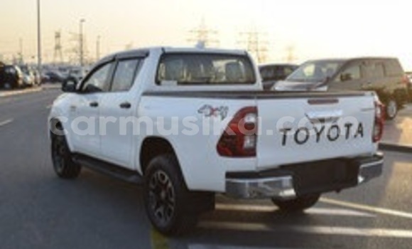 Buy Used Toyota Hilux White Car in Beitbridge in Matabeleland South Buy Used Toyota Hilux White Car in Beitbridge in Matabeleland South