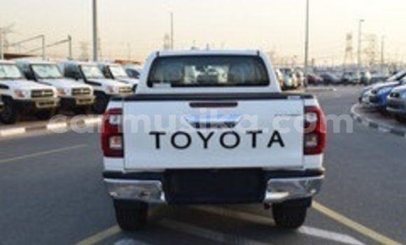 Buy Used Toyota Hilux White Car in Beitbridge in Matabeleland South Buy Used Toyota Hilux White Car in Beitbridge in Matabeleland South