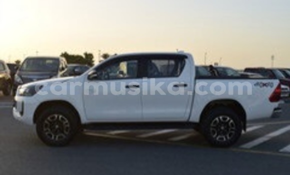 Buy Used Toyota Hilux White Car in Beitbridge in Matabeleland South Buy Used Toyota Hilux White Car in Beitbridge in Matabeleland South