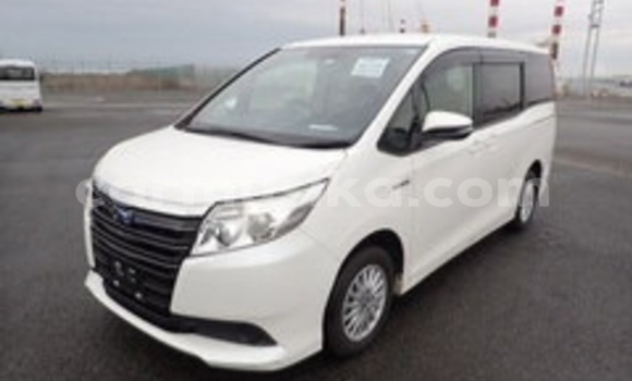 Acheter Occasion Voiture Toyota Noah Blanc à Beitbridge, Matabeleland South