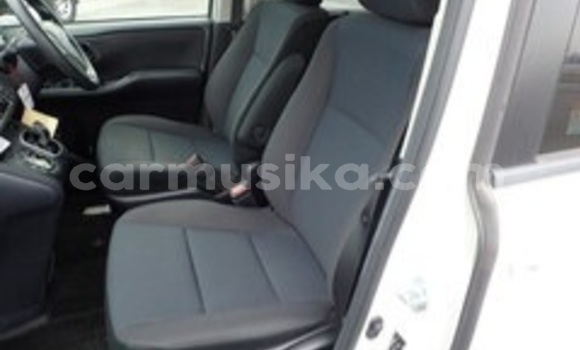 Acheter Occasion Voiture Toyota Noah Blanc à Beitbridge, Matabeleland South Acheter Occasion Voiture Toyota Noah Blanc à Beitbridge, Matabeleland South