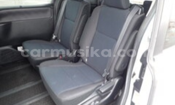 Acheter Occasion Voiture Toyota Noah Blanc à Beitbridge, Matabeleland South Acheter Occasion Voiture Toyota Noah Blanc à Beitbridge, Matabeleland South