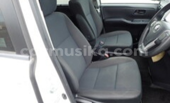 Acheter Occasion Voiture Toyota Noah Blanc à Beitbridge, Matabeleland South Acheter Occasion Voiture Toyota Noah Blanc à Beitbridge, Matabeleland South