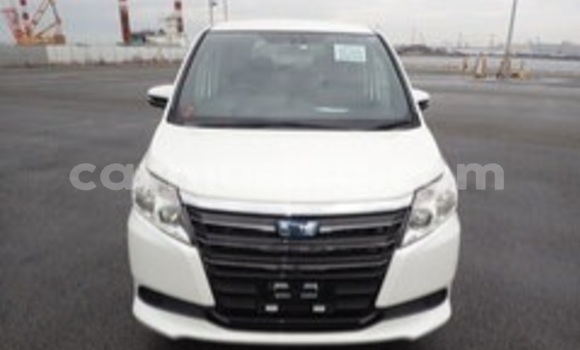 Acheter Occasion Voiture Toyota Noah Blanc à Beitbridge, Matabeleland South Acheter Occasion Voiture Toyota Noah Blanc à Beitbridge, Matabeleland South