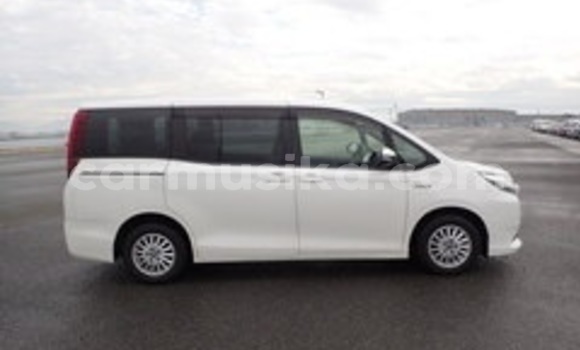 Acheter Occasion Voiture Toyota Noah Blanc à Beitbridge, Matabeleland South Acheter Occasion Voiture Toyota Noah Blanc à Beitbridge, Matabeleland South