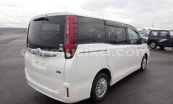 Acheter Occasion Voiture Toyota Noah Blanc à Beitbridge, Matabeleland South Acheter Occasion Voiture Toyota Noah Blanc à Beitbridge, Matabeleland South