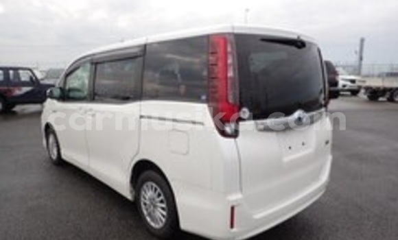 Acheter Occasion Voiture Toyota Noah Blanc à Beitbridge, Matabeleland South Acheter Occasion Voiture Toyota Noah Blanc à Beitbridge, Matabeleland South