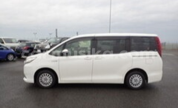 Acheter Occasion Voiture Toyota Noah Blanc à Beitbridge, Matabeleland South Acheter Occasion Voiture Toyota Noah Blanc à Beitbridge, Matabeleland South