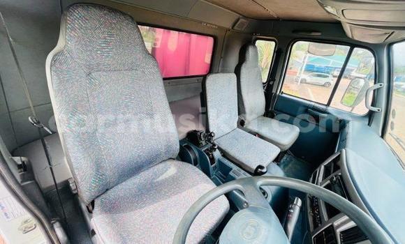 Nunua Ilio tumika Nissan UD Nyeupe Lori ndani ya Beitbridge nchini Matabeleland Kusini Nunua Ilio tumika Nissan UD Nyeupe Lori ndani ya Beitbridge nchini Matabeleland Kusini