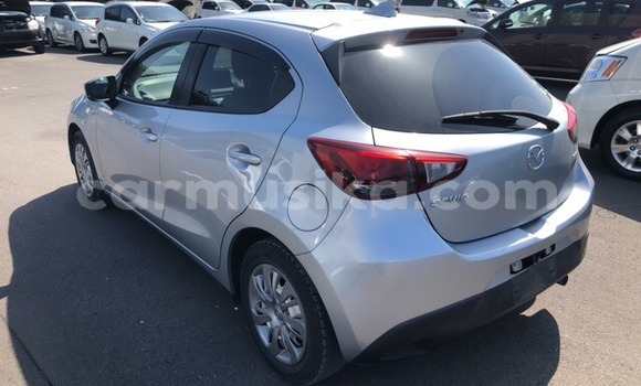 Nunua Ilio tumika Mazda Axela Fedha Gari ndani ya Beitbridge nchini Matabeleland Kusini Nunua Ilio tumika Mazda Axela Fedha Gari ndani ya Beitbridge nchini Matabeleland Kusini