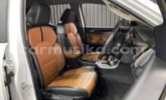 Acheter Occasion Voiture AM General HMMWV (Humvee) Blanc à Beitbridge, Matabeleland South Acheter Occasion Voiture AM General HMMWV (Humvee) Blanc à Beitbridge, Matabeleland South