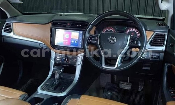 Acheter Occasion Voiture AM General HMMWV (Humvee) Blanc à Beitbridge, Matabeleland South Acheter Occasion Voiture AM General HMMWV (Humvee) Blanc à Beitbridge, Matabeleland South