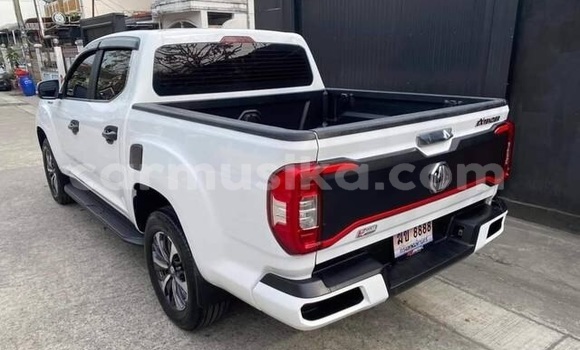 Acheter Occasion Voiture AM General HMMWV (Humvee) Blanc à Beitbridge, Matabeleland South Acheter Occasion Voiture AM General HMMWV (Humvee) Blanc à Beitbridge, Matabeleland South