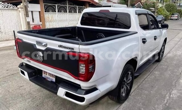Acheter Occasion Voiture AM General HMMWV (Humvee) Blanc à Beitbridge, Matabeleland South Acheter Occasion Voiture AM General HMMWV (Humvee) Blanc à Beitbridge, Matabeleland South