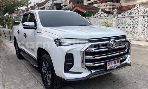 Acheter Occasion Voiture AM General HMMWV (Humvee) Blanc à Beitbridge, Matabeleland South Acheter Occasion Voiture AM General HMMWV (Humvee) Blanc à Beitbridge, Matabeleland South