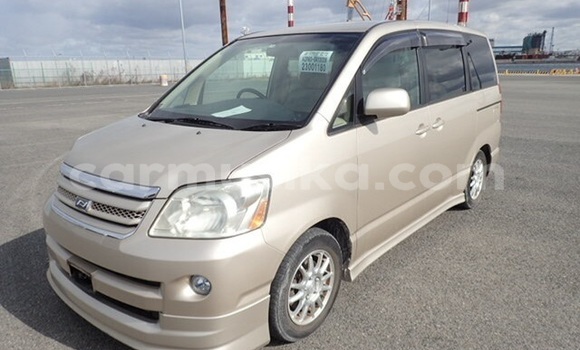 Acheter Occasion Voiture Toyota Noah Beige à Beitbridge, Matabeleland South