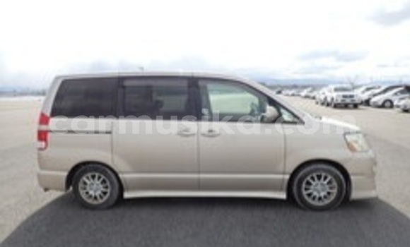 Acheter Occasion Voiture Toyota Noah Beige à Beitbridge, Matabeleland South Acheter Occasion Voiture Toyota Noah Beige à Beitbridge, Matabeleland South