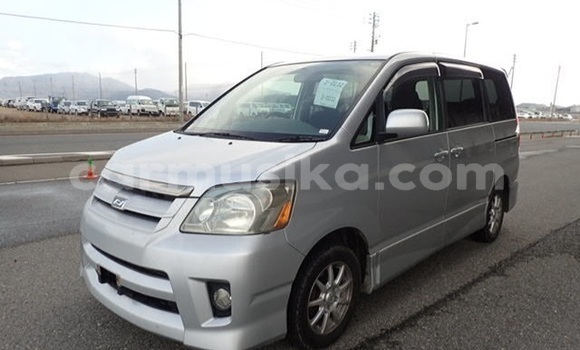 Acheter Occasion Voiture Toyota Noah Gris à Beitbridge, Matabeleland South Acheter Occasion Voiture Toyota Noah Gris à Beitbridge, Matabeleland South