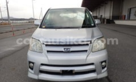 Acheter Occasion Voiture Toyota Noah Gris à Beitbridge, Matabeleland South Acheter Occasion Voiture Toyota Noah Gris à Beitbridge, Matabeleland South