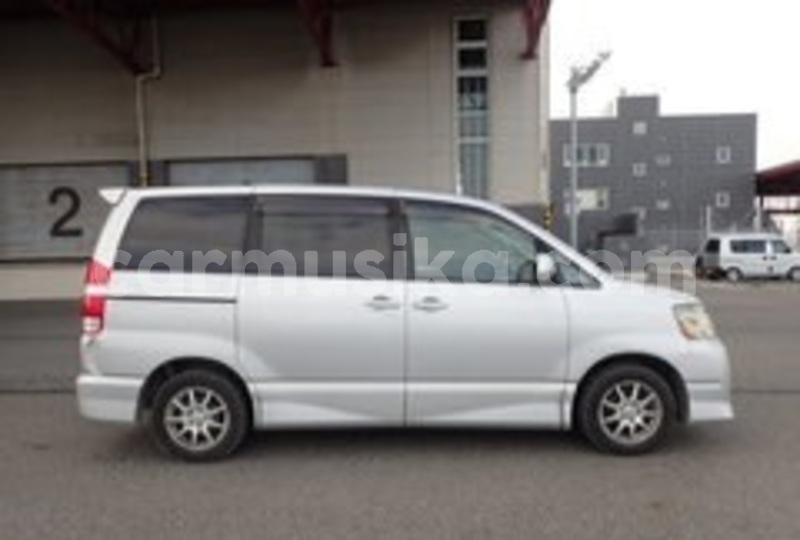 Big with watermark toyota noah matabeleland south beitbridge 32517