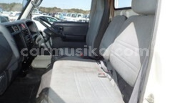 Acheter Occasion Utilitaire Toyota Dyna Blanc à Beitbridge, Matabeleland South Acheter Occasion Utilitaire Toyota Dyna Blanc à Beitbridge, Matabeleland South