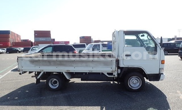 Acheter Occasion Utilitaire Toyota Dyna Blanc à Beitbridge, Matabeleland South Acheter Occasion Utilitaire Toyota Dyna Blanc à Beitbridge, Matabeleland South