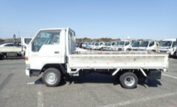 Acheter Occasion Utilitaire Toyota Dyna Blanc à Beitbridge, Matabeleland South Acheter Occasion Utilitaire Toyota Dyna Blanc à Beitbridge, Matabeleland South