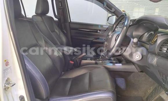 Acheter Occasion Voiture Toyota Hilux Blanc à Beitbridge, Matabeleland South Acheter Occasion Voiture Toyota Hilux Blanc à Beitbridge, Matabeleland South