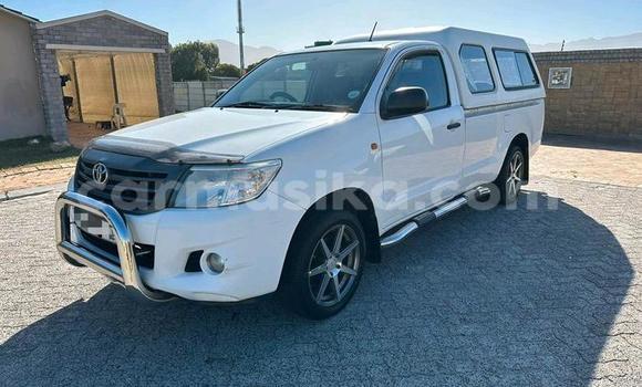 Nunua Ilio tumika Toyota Hilux Nyeupe Gari ndani ya Beitbridge nchini Matabeleland Kusini