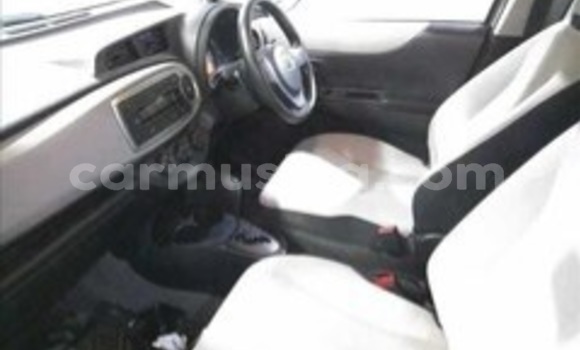 Nunua Ilio tumika Toyota Vitz Fedha Gari ndani ya Beitbridge nchini Matabeleland Kusini Nunua Ilio tumika Toyota Vitz Fedha Gari ndani ya Beitbridge nchini Matabeleland Kusini