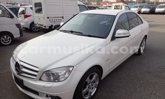 Buy Used Mercedes‒Benz C–Class White Car in Beitbridge in Matabeleland South