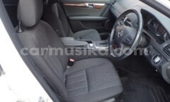 Acheter Occasion Voiture Mercedes‒Benz C–Class Blanc à Beitbridge, Matabeleland South Acheter Occasion Voiture Mercedes‒Benz C–Class Blanc à Beitbridge, Matabeleland South
