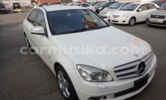 Acheter Occasion Voiture Mercedes‒Benz C–Class Blanc à Beitbridge, Matabeleland South Acheter Occasion Voiture Mercedes‒Benz C–Class Blanc à Beitbridge, Matabeleland South