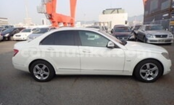 Acheter Occasion Voiture Mercedes‒Benz C–Class Blanc à Beitbridge, Matabeleland South Acheter Occasion Voiture Mercedes‒Benz C–Class Blanc à Beitbridge, Matabeleland South