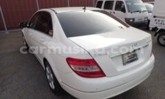 Acheter Occasion Voiture Mercedes‒Benz C–Class Blanc à Beitbridge, Matabeleland South Acheter Occasion Voiture Mercedes‒Benz C–Class Blanc à Beitbridge, Matabeleland South