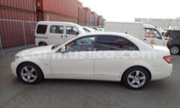 Acheter Occasion Voiture Mercedes‒Benz C–Class Blanc à Beitbridge, Matabeleland South Acheter Occasion Voiture Mercedes‒Benz C–Class Blanc à Beitbridge, Matabeleland South