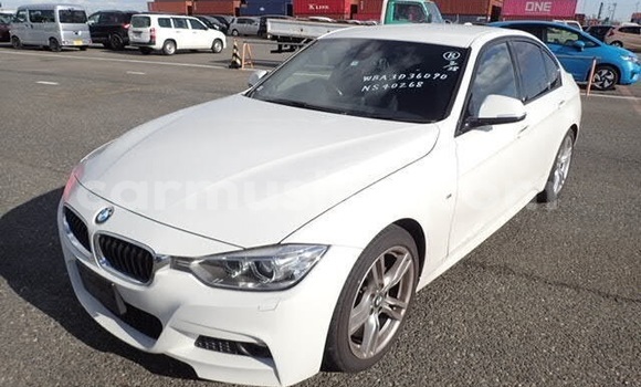 Tenga Tsaru BMW 3–Series Chena Mota in Beitbridge in Matabeleland South