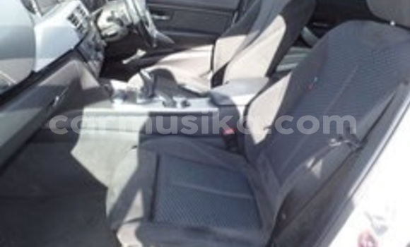 Acheter Occasion Voiture BMW 3–Series Blanc à Beitbridge, Matabeleland South Acheter Occasion Voiture BMW 3–Series Blanc à Beitbridge, Matabeleland South