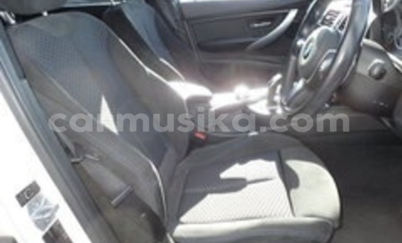 Acheter Occasion Voiture BMW 3–Series Blanc à Beitbridge, Matabeleland South Acheter Occasion Voiture BMW 3–Series Blanc à Beitbridge, Matabeleland South