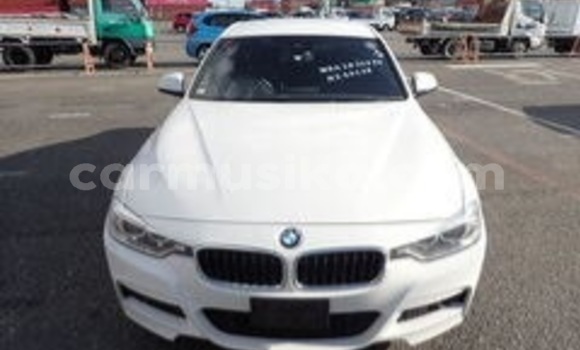 Acheter Occasion Voiture BMW 3–Series Blanc à Beitbridge, Matabeleland South Acheter Occasion Voiture BMW 3–Series Blanc à Beitbridge, Matabeleland South