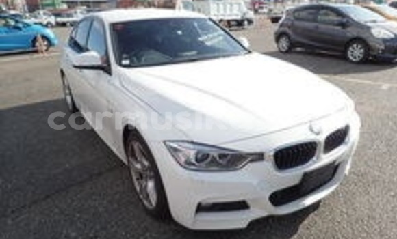 Acheter Occasion Voiture BMW 3–Series Blanc à Beitbridge, Matabeleland South Acheter Occasion Voiture BMW 3–Series Blanc à Beitbridge, Matabeleland South
