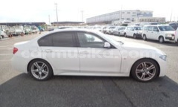 Acheter Occasion Voiture BMW 3–Series Blanc à Beitbridge, Matabeleland South Acheter Occasion Voiture BMW 3–Series Blanc à Beitbridge, Matabeleland South