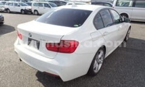 Acheter Occasion Voiture BMW 3–Series Blanc à Beitbridge, Matabeleland South Acheter Occasion Voiture BMW 3–Series Blanc à Beitbridge, Matabeleland South